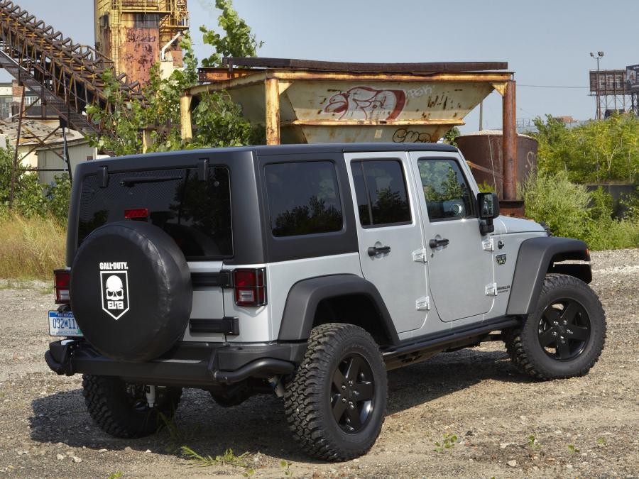  Jeep Wrangler Call of Duty MW3 Special Edition 2011 года  (фото 26 из 33)